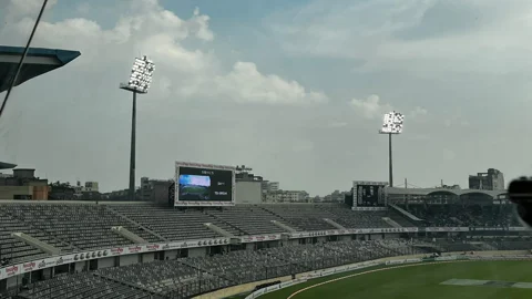 হঠাৎ মিরপুরে ফ্লাডলাইট কেন