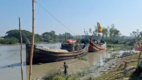 নিষেধাজ্ঞা শেষ, ইলিশ ধরতে সাগরে যাওয়ার প্রস্তুতি বরগুনার জেলেদের
