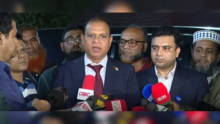 সফরসঙ্গী সবাইকে নিয়েই দেশে ফিরেছেন প্রধানমন্ত্রী: রুমন